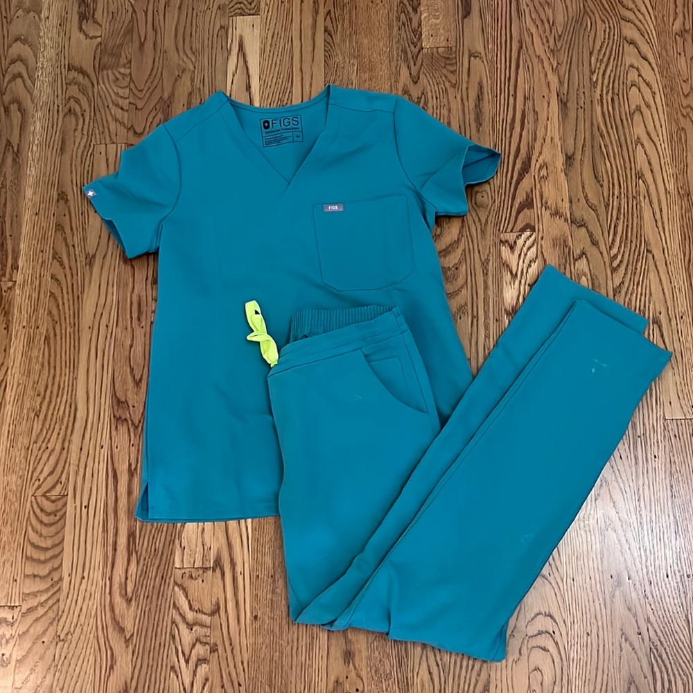 FIGS scrubs XS Catarina top and yola bottoms